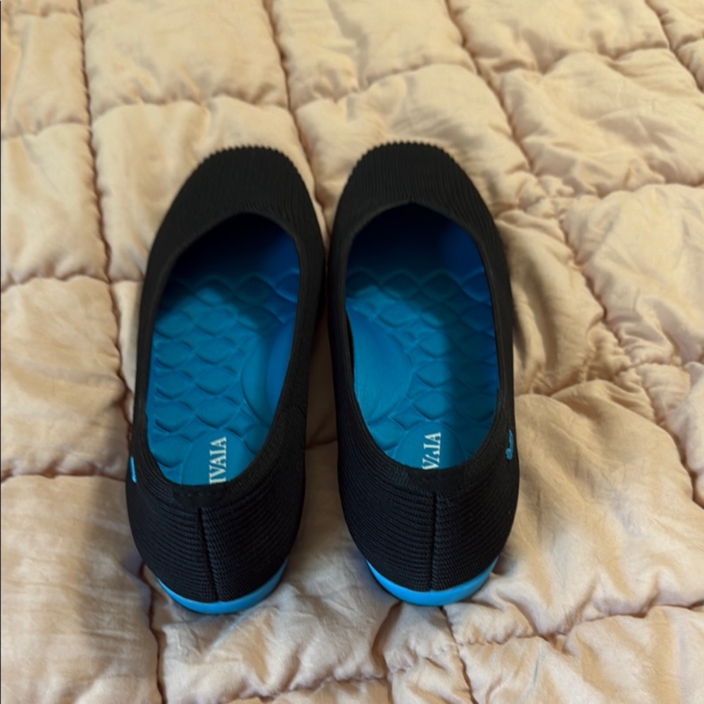 Black and Blue Slip-On Flats with Knit Upper - Picture 3 of 5